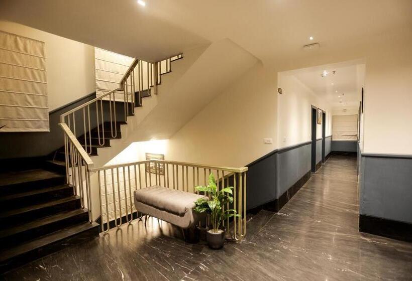 Shrigo Hotel Lake Metro