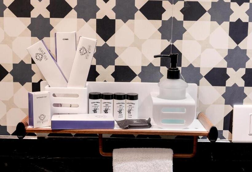 Shrigo Hotel Lake Metro