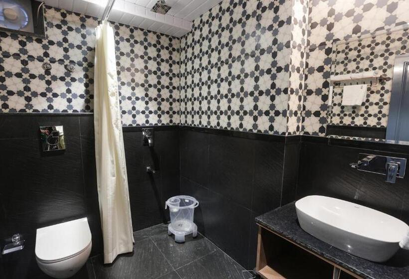 Shrigo Hotel Lake Metro