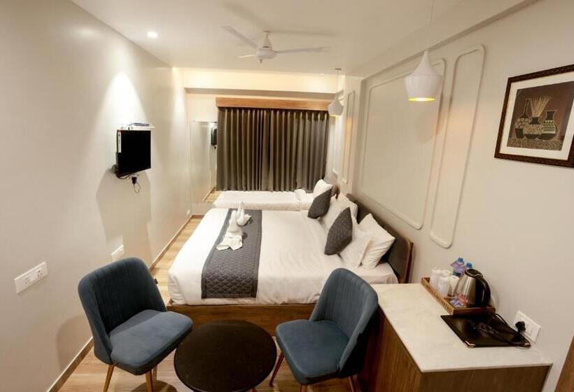 Shrigo Hotel Lake Metro