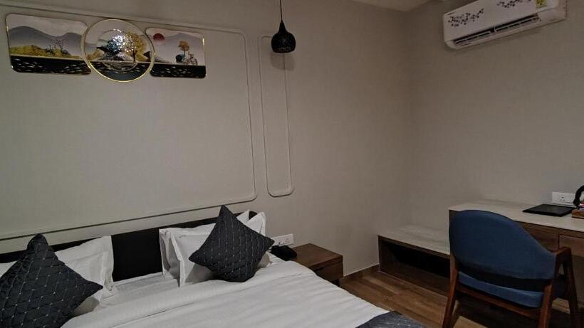 Shrigo Hotel Lake Metro