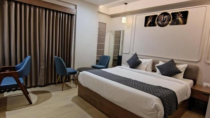 Shrigo Hotel Lake Metro