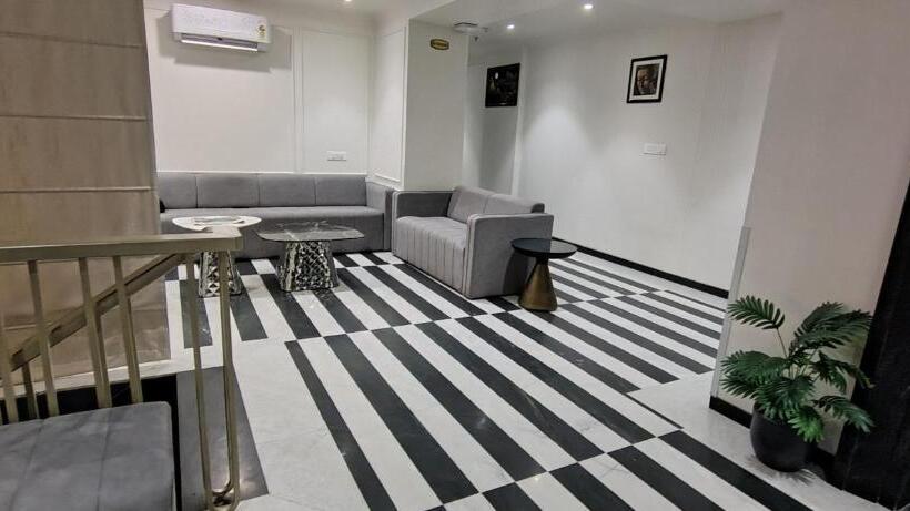 Shrigo Hotel Lake Metro