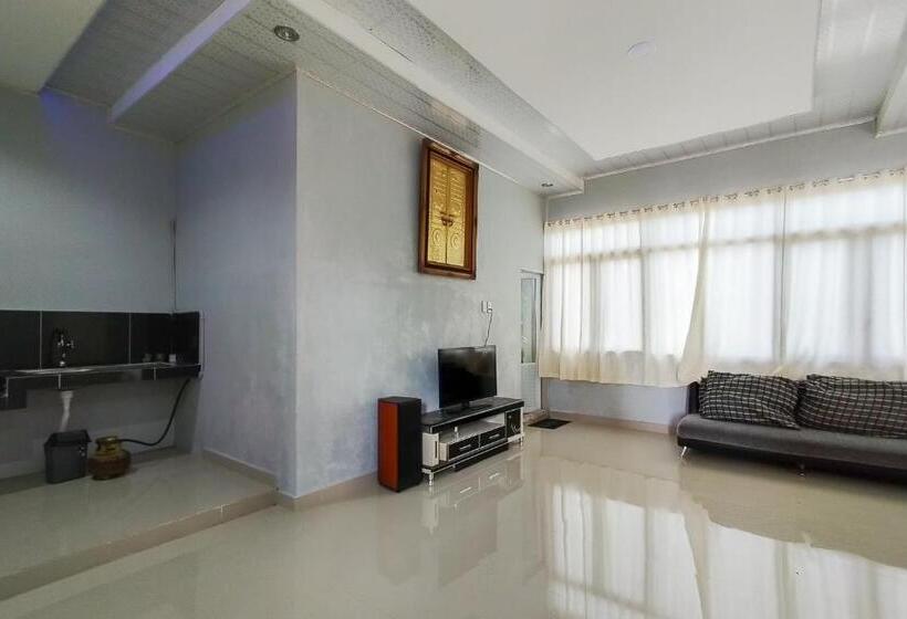 هتل Reddoorz At Jalan Ujung Sampun Berastagi