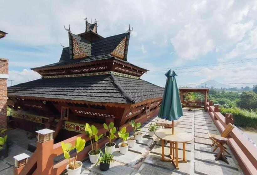 هتل Reddoorz At Jalan Ujung Sampun Berastagi