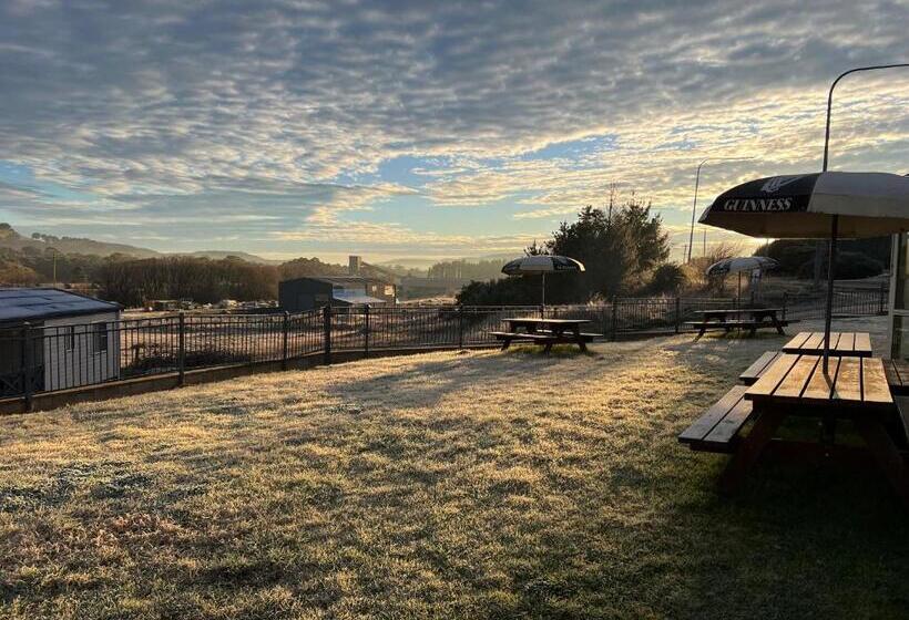 Отель The Continental Wallerawang