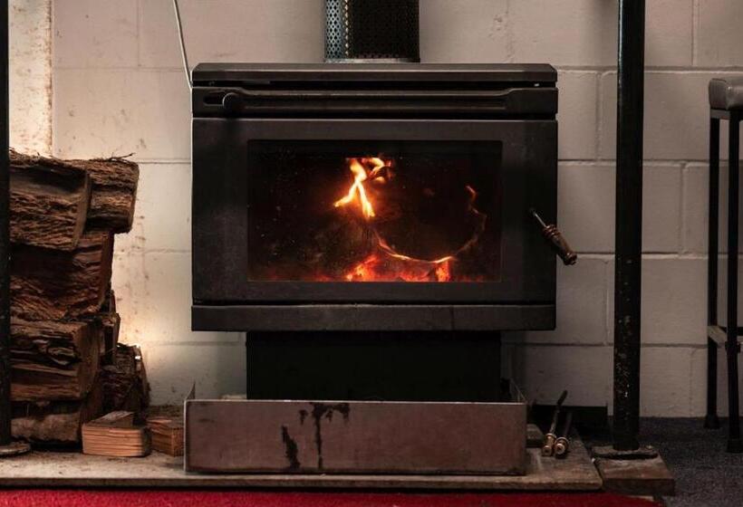 Отель The Continental Wallerawang