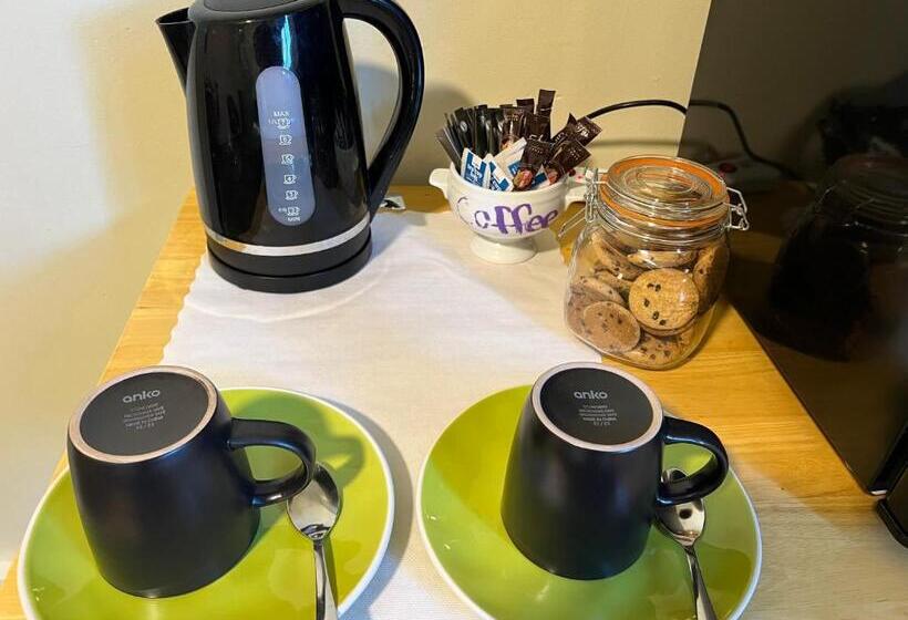 Отель The Continental Wallerawang