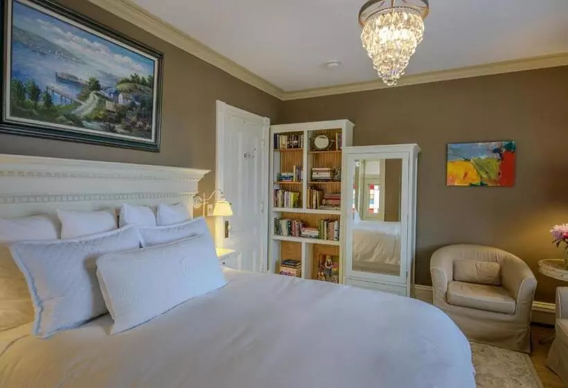 Majatalo 254 South Union Street Guest House