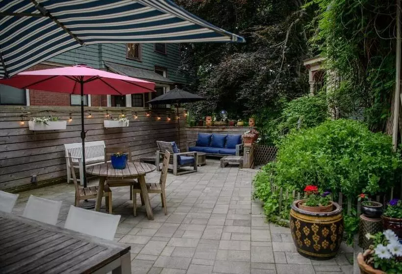 Majatalo 254 South Union Street Guest House