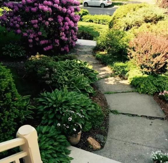 Majatalo 254 South Union Street Guest House