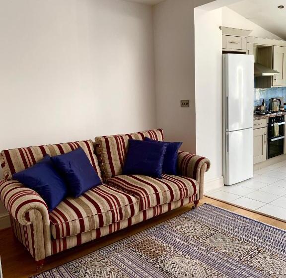 膳宿费 Entire House Wimbledon Lodge