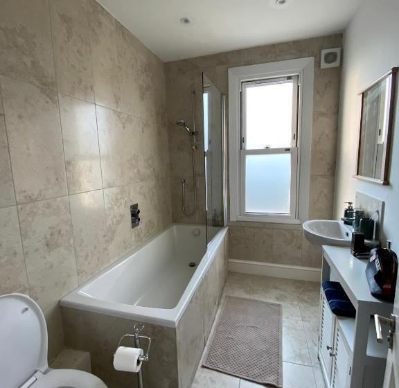 膳宿费 Entire House Wimbledon Lodge