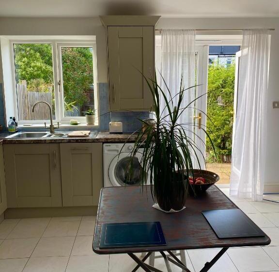 膳宿费 Entire House Wimbledon Lodge