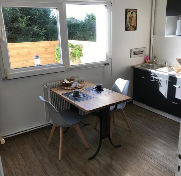 Pension Sangatte Guest House   Studio Terrace   Seafront