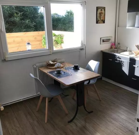 پانسیون Sangatte Guest House Studio Terrace Seafront