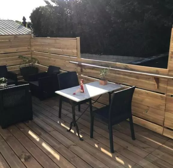 پانسیون Sangatte Guest House Studio Terrace Seafront