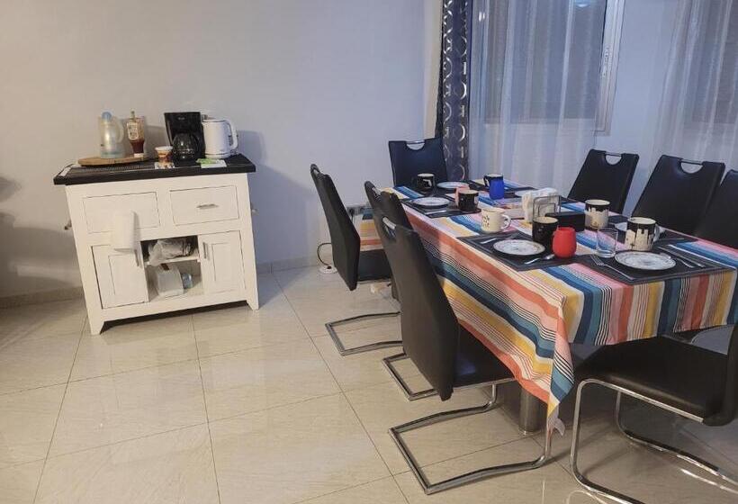 پانسیون The White House In Yassa