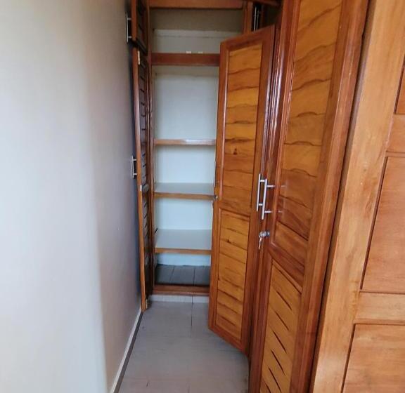 پانسیون The White House In Yassa