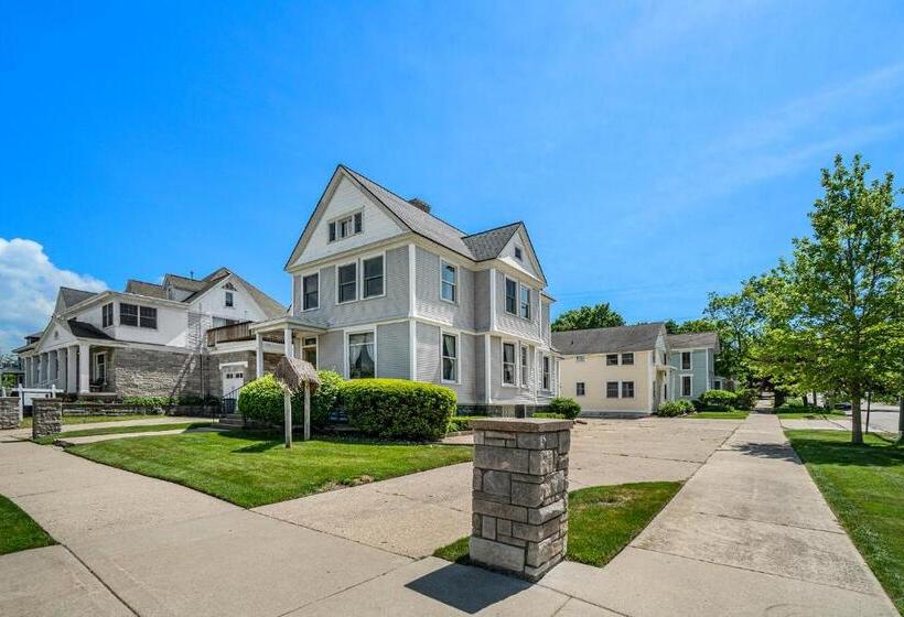 The Grand Inn Apartment Hotel 200