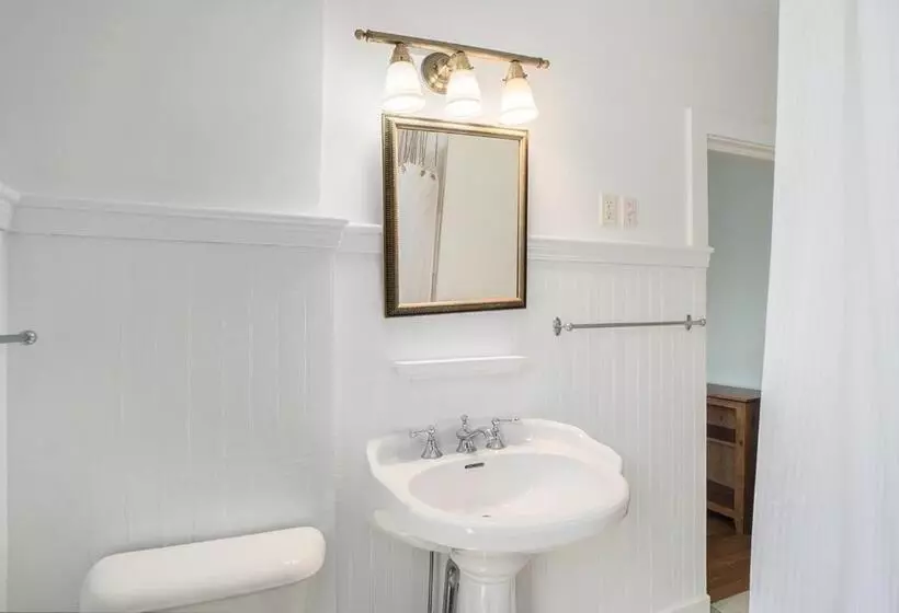 The Grand Inn Apartment Hotel 200