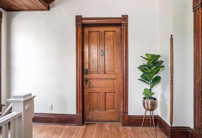 The Grand Inn Apartment Hotel 200