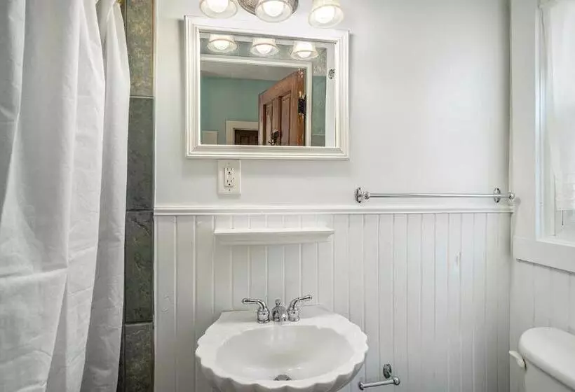 The Grand Inn Apartment Hotel 200