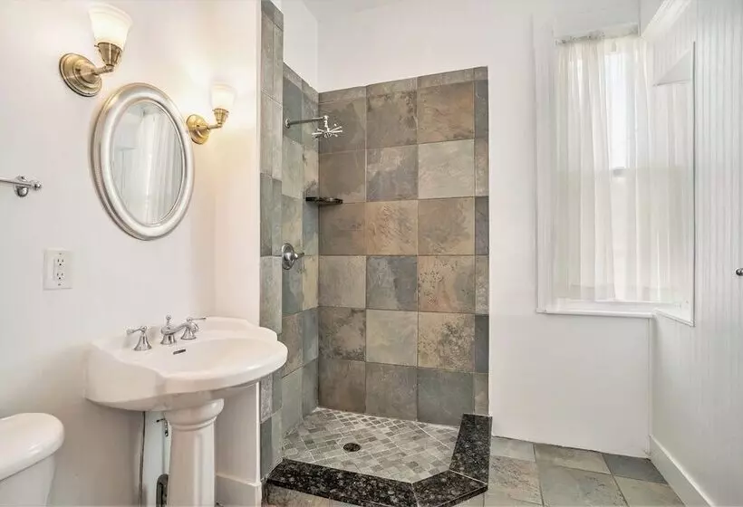 The Grand Inn Apartment Hotel 200