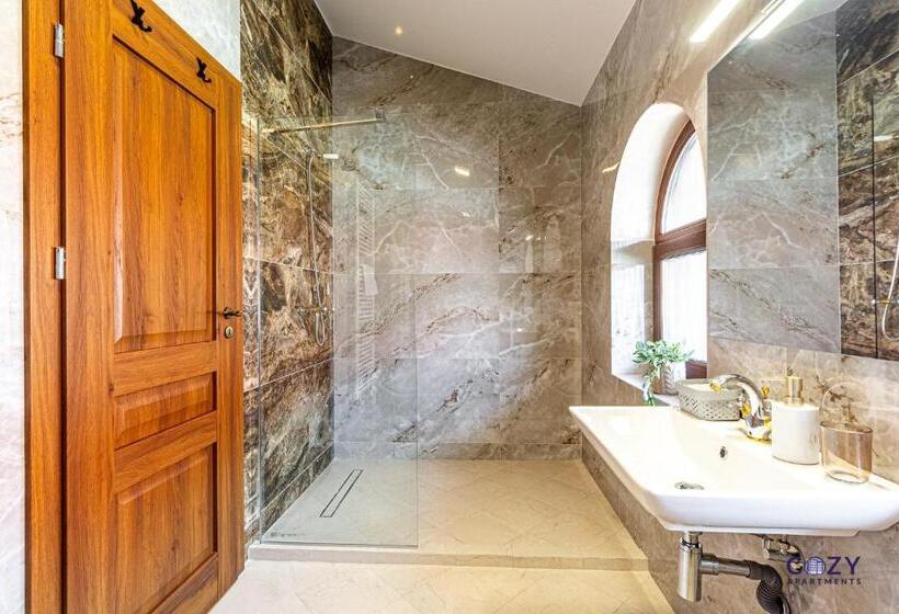 Unique And Cozy Aparthotel In Brasov