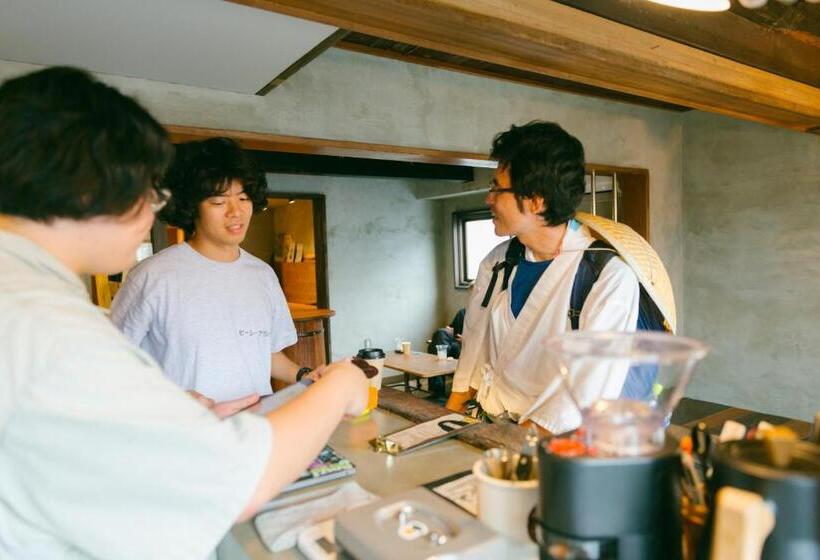 Schronisko 丸亀ゲストハウスババノバ