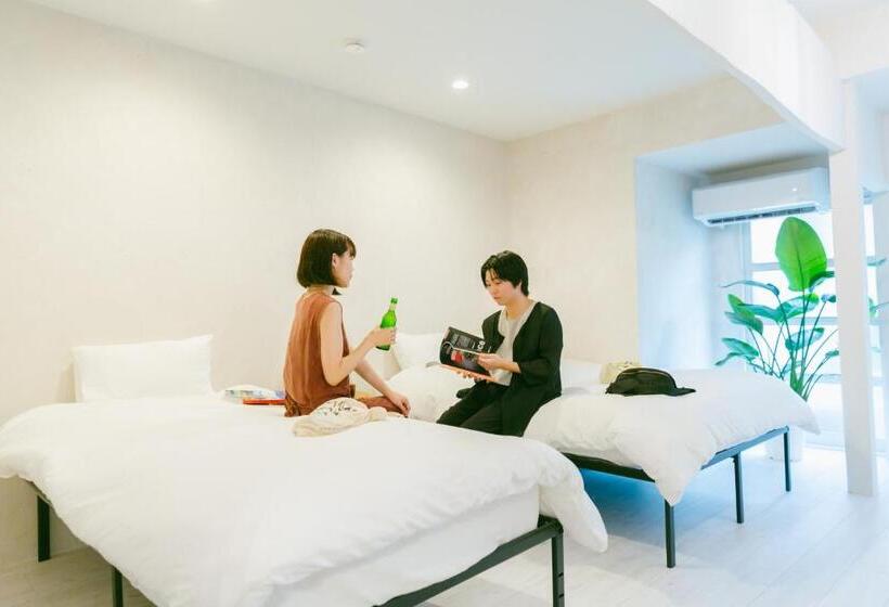 Schronisko 丸亀ゲストハウスババノバ