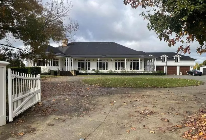Aamiaismajoitus (B&B) The Loft At Henton Lodge