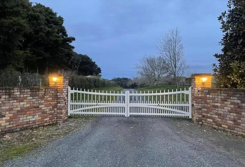 Aamiaismajoitus (B&B) The Loft At Henton Lodge