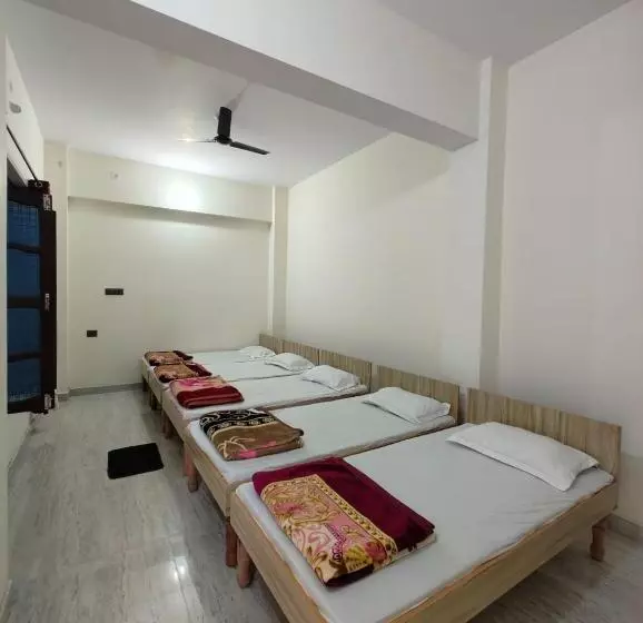 Hotelli Abhishek Guest House