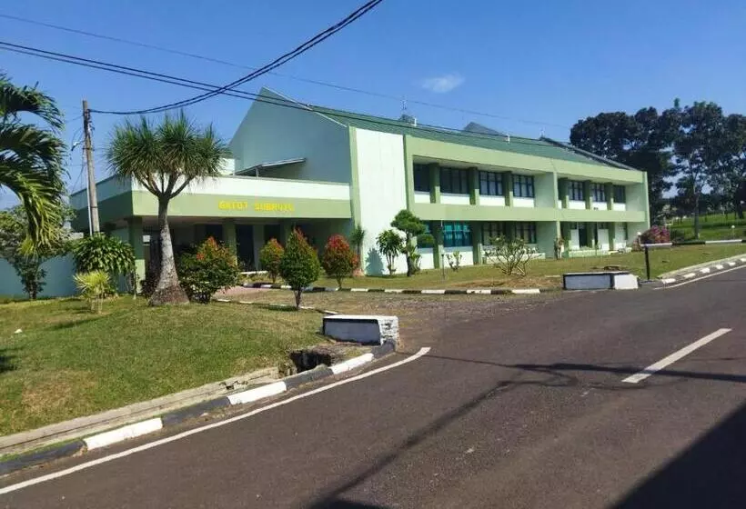 ホテル Gatsu Resort Redpartner At Karangploso