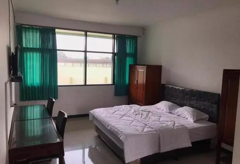 ホテル Gatsu Resort Redpartner At Karangploso