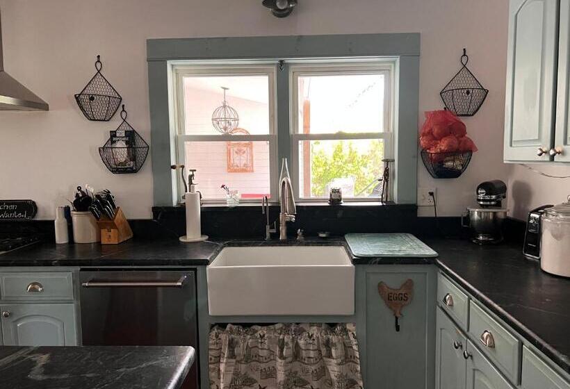 Hudson House Bed And Breakfast