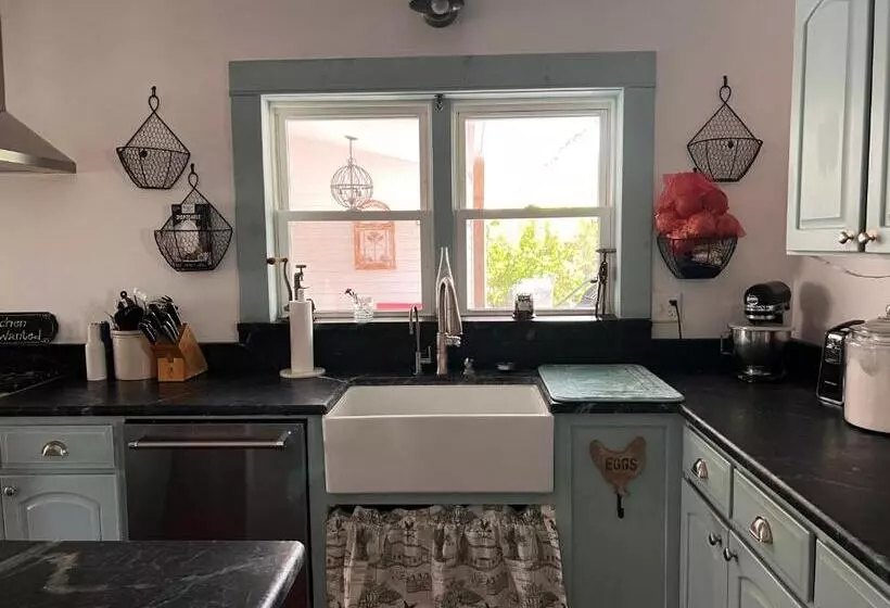 Hudson House Bed And Breakfast