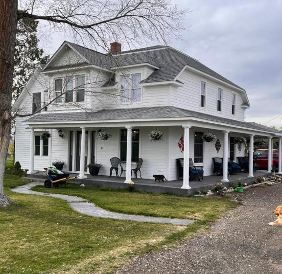 Hudson House Bed And Breakfast