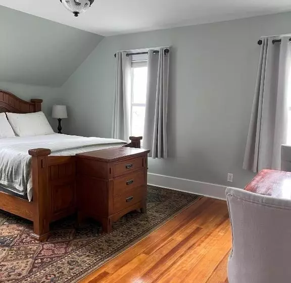 Hudson House Bed And Breakfast