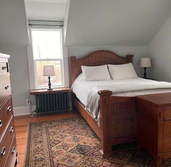 Hudson House Bed And Breakfast