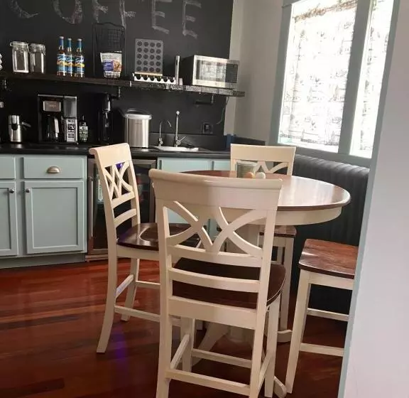 Hudson House Bed And Breakfast