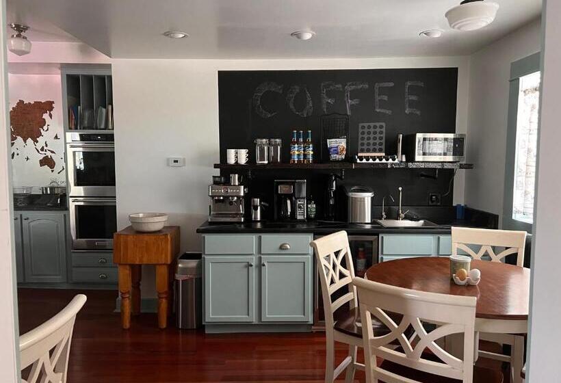 Hudson House Bed And Breakfast