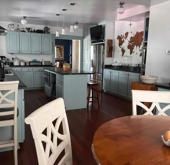 Hudson House Bed And Breakfast