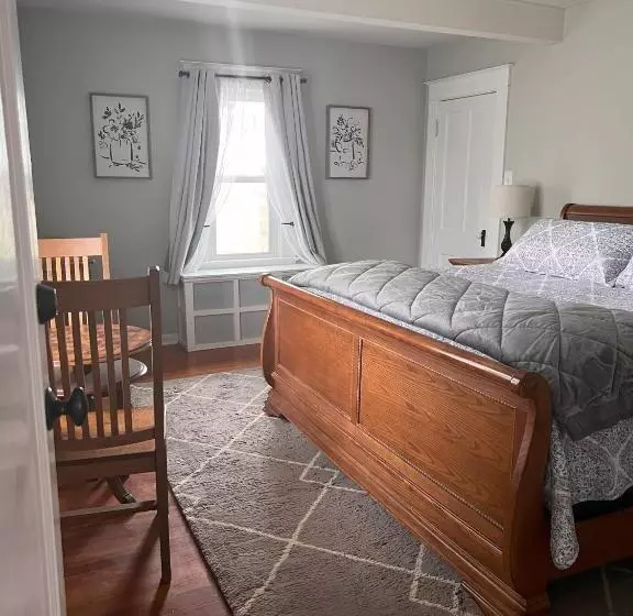 Hudson House Bed And Breakfast