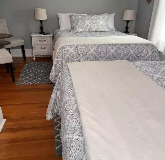 Hudson House Bed And Breakfast