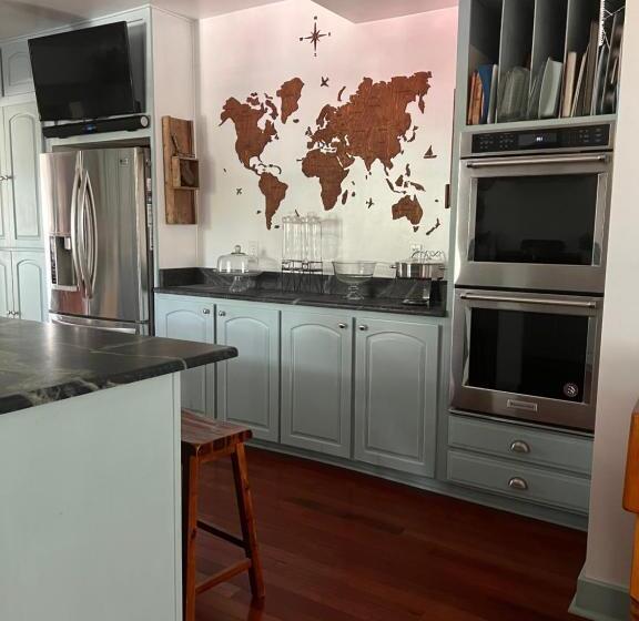 Hudson House Bed And Breakfast