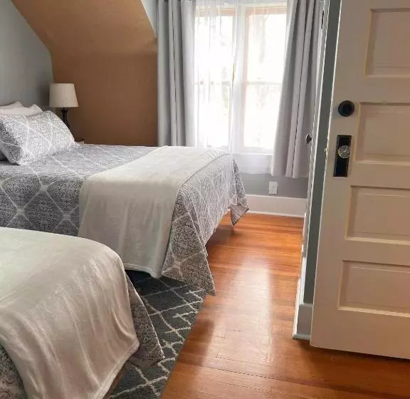 Hudson House Bed And Breakfast