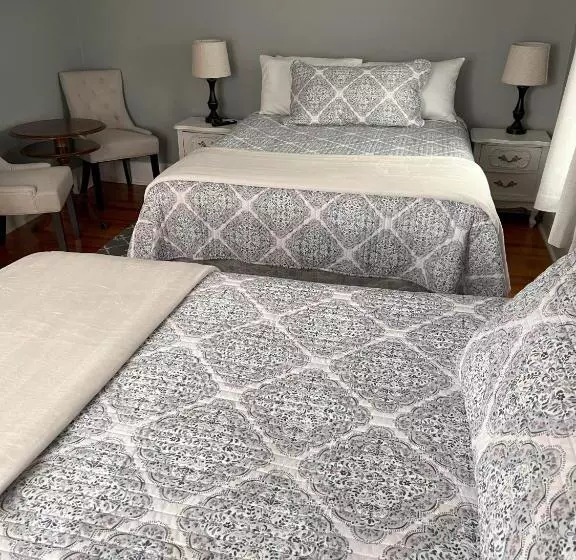 Hudson House Bed And Breakfast