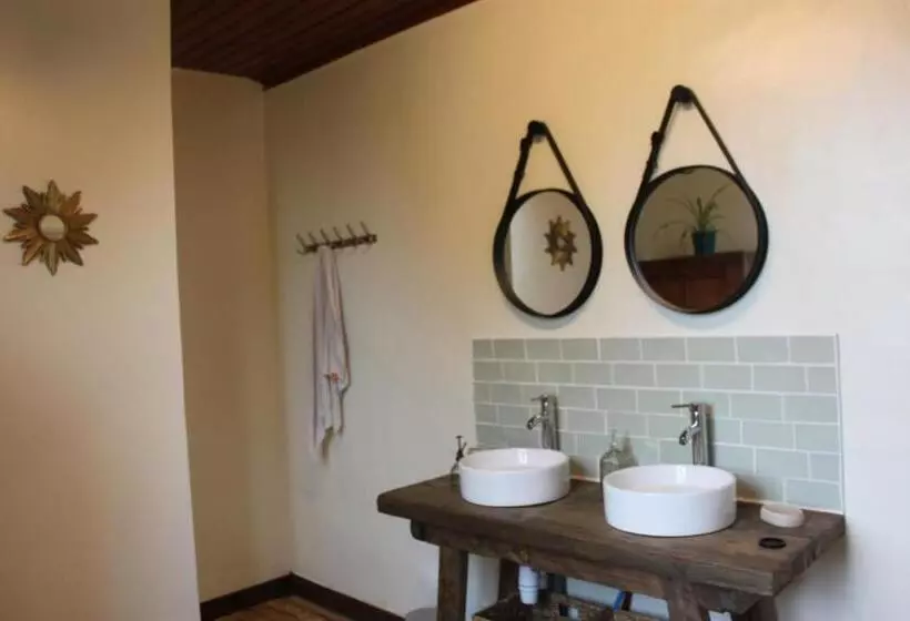 ベッドアンドブレックファースト Auberge De La Croix Du Maupas